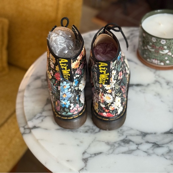 Dr. Martens RARE Vintage Floral Combat Leather Boots - Picture 3 of 9